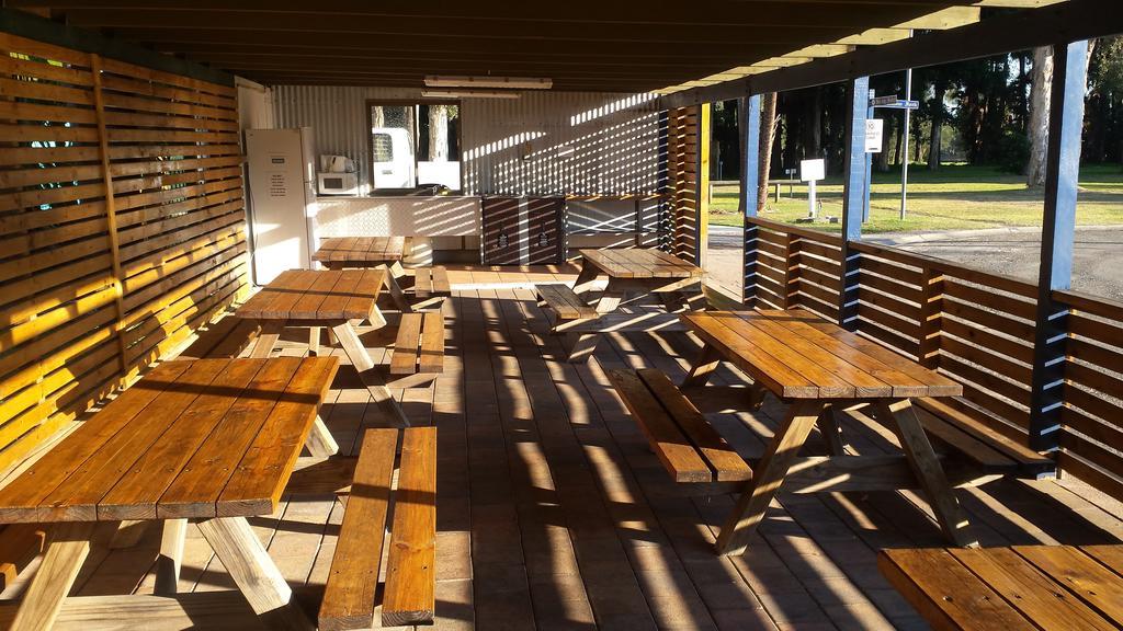 פורסטר Smugglers Cove Holiday Village מראה חיצוני תמונה