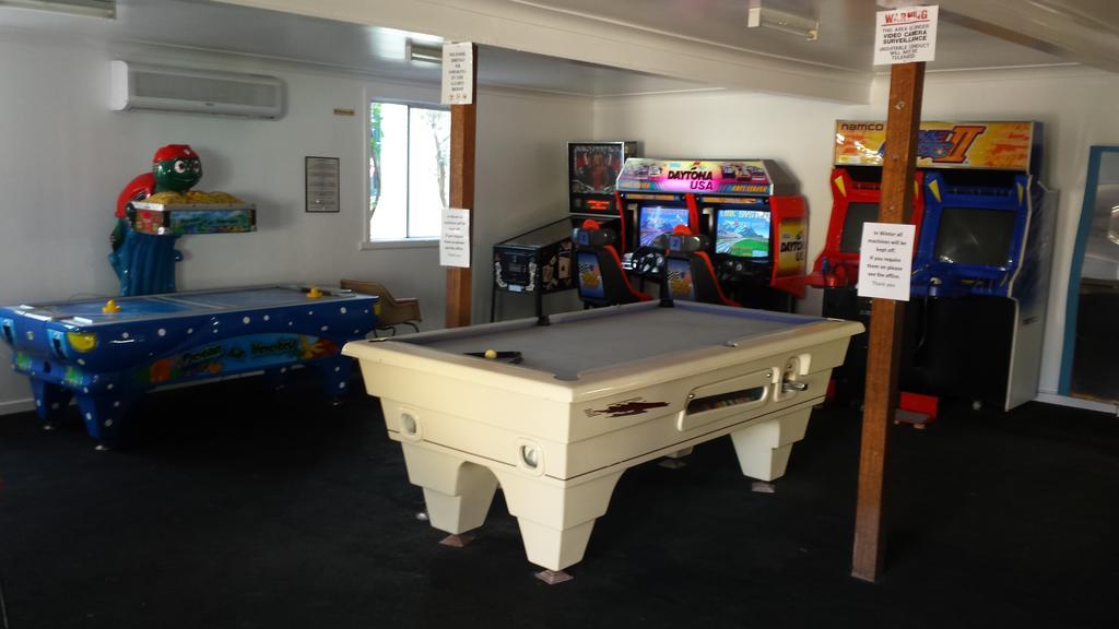 פורסטר Smugglers Cove Holiday Village מראה חיצוני תמונה