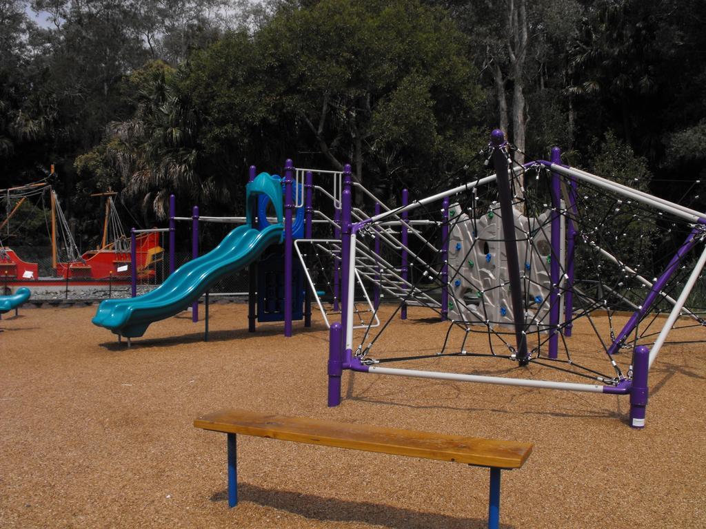 פורסטר Smugglers Cove Holiday Village מראה חיצוני תמונה