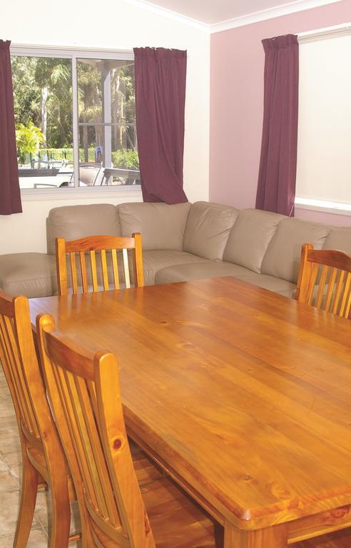 פורסטר Smugglers Cove Holiday Village חדר תמונה