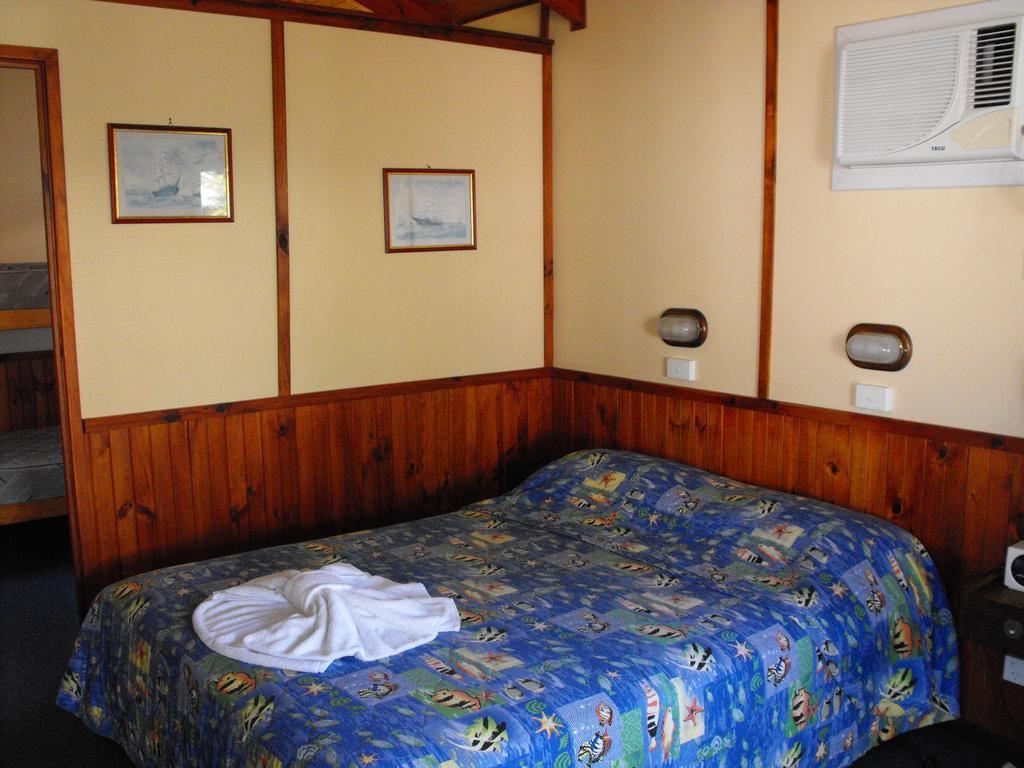 פורסטר Smugglers Cove Holiday Village חדר תמונה