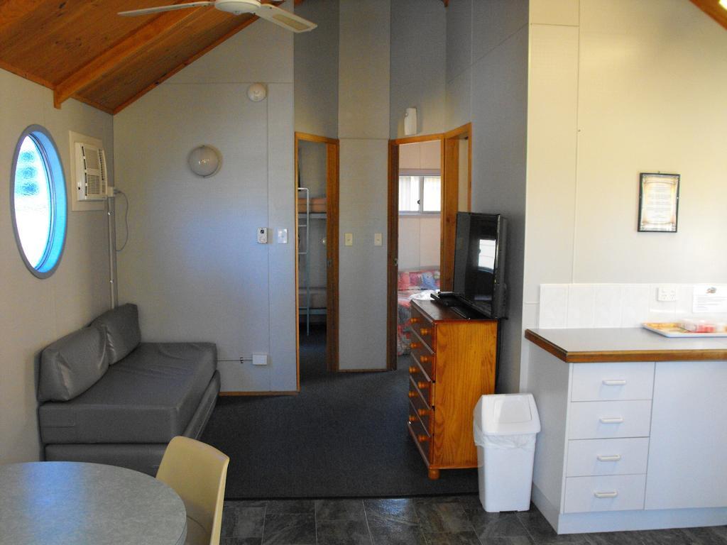 פורסטר Smugglers Cove Holiday Village חדר תמונה
