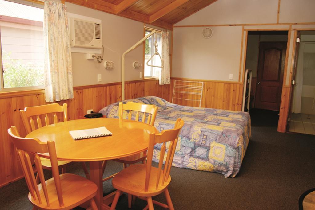 פורסטר Smugglers Cove Holiday Village חדר תמונה