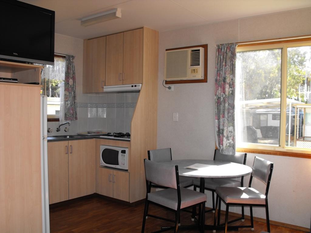 פורסטר Smugglers Cove Holiday Village חדר תמונה